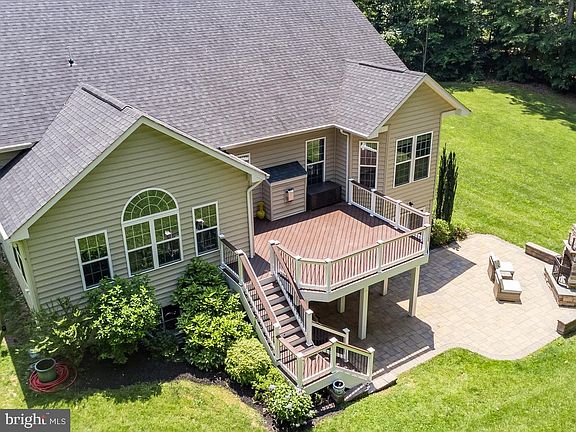 2nd image of 98 Genevieve Ct
