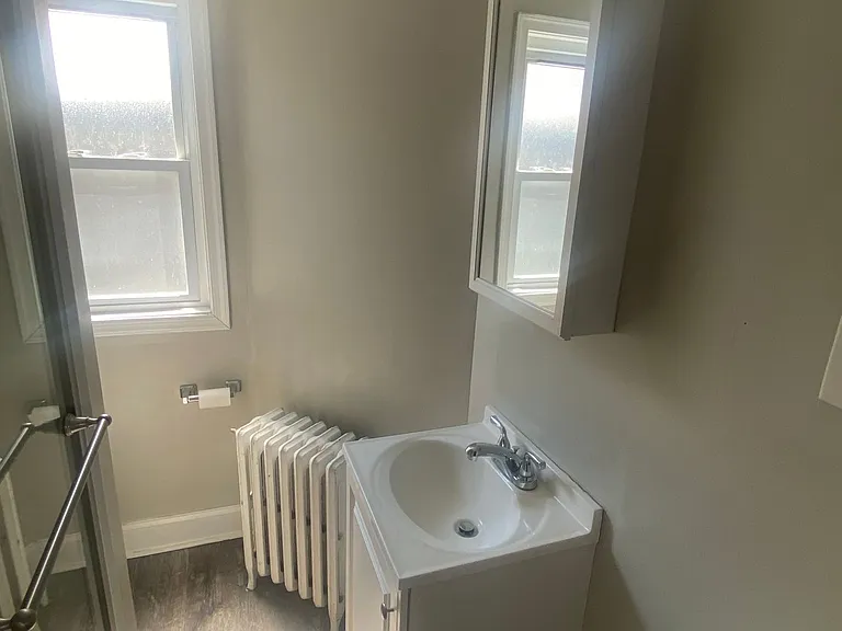 2527 Edgemont Ave — Photo 9