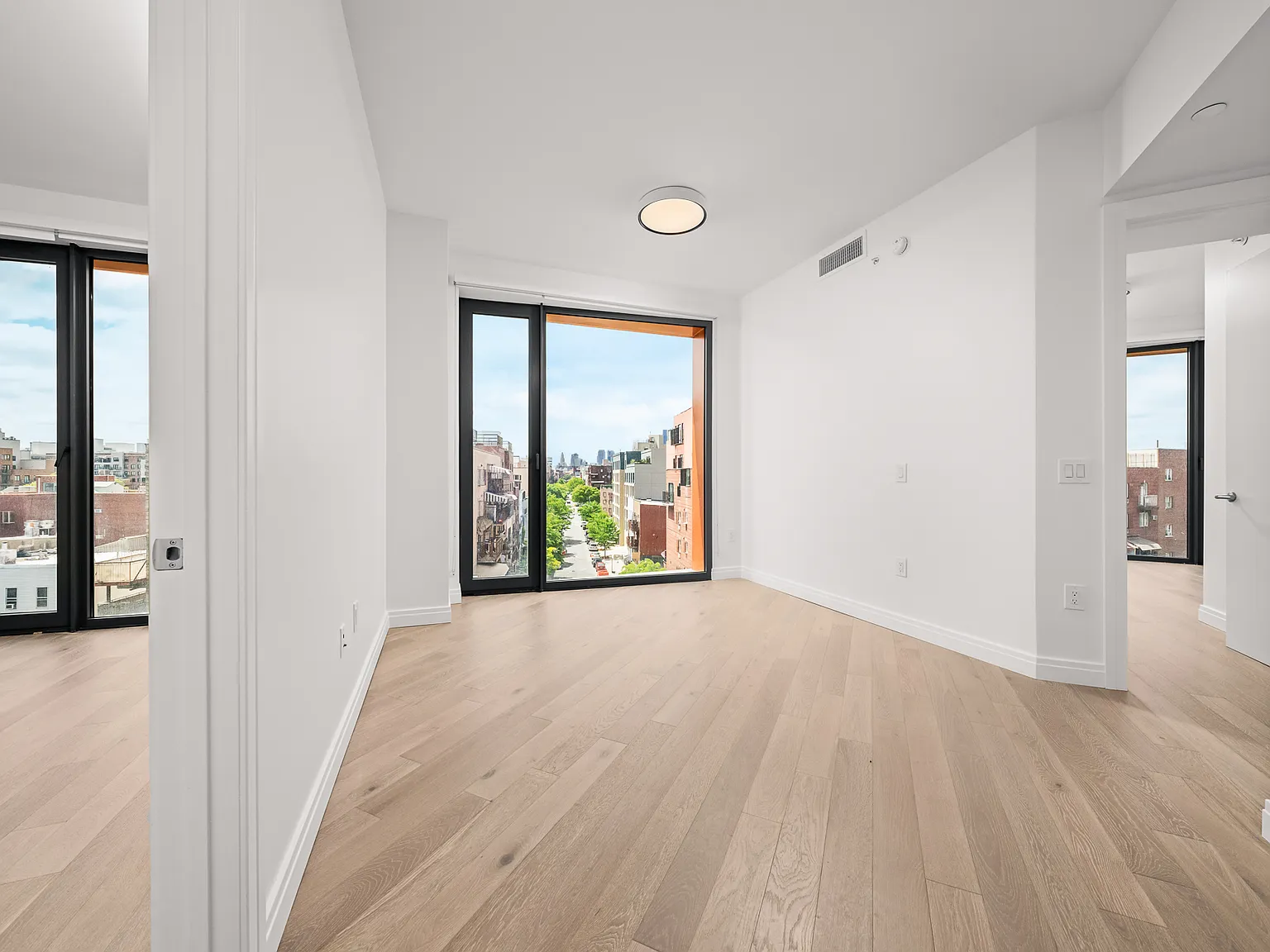255 Lorimer Street — Photo 3