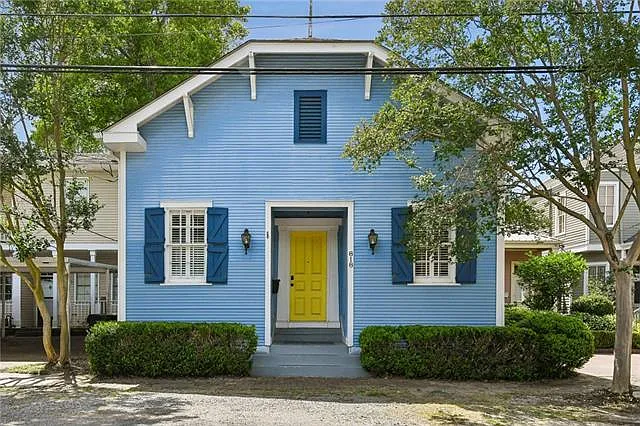 818 Constantinople St — Photo 1