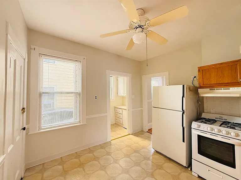 35 Kingston St #1 — Photo 4