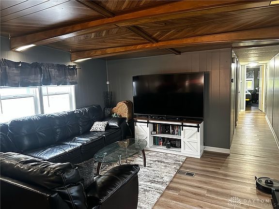 2nd image of 42 New Yorker Blvd