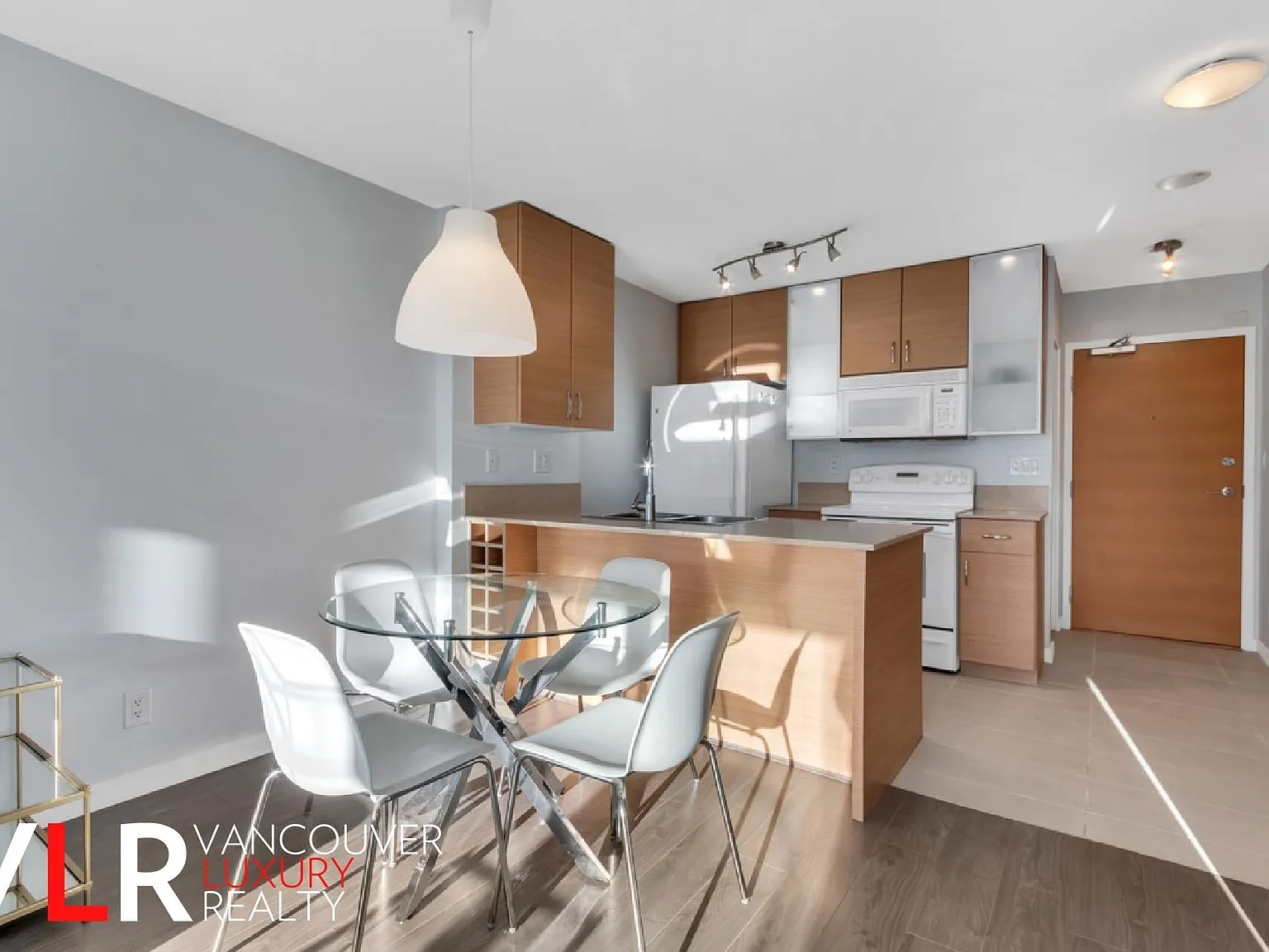 1 bed, 599 sqft, $2,595 — Photo 2