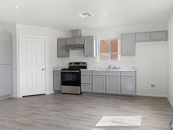 5th image of 376 Heil St #1