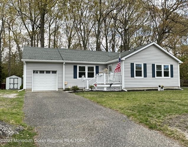 1st image of 313 Riverside Dr