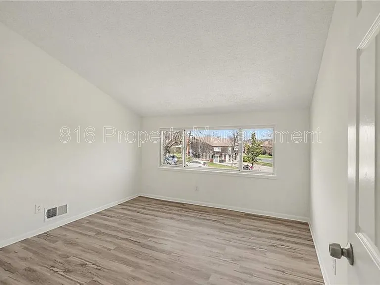 11220 College Ave #11218 — Photo 4