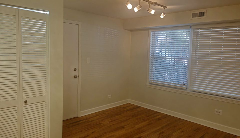 2nd image of 4950 S King Dr APT 1A