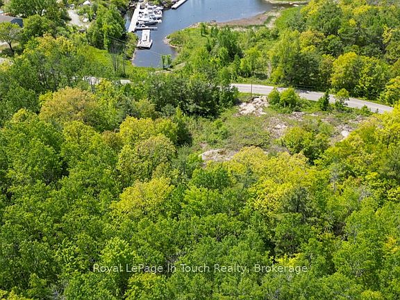 3rd image of 408 Bay Rd