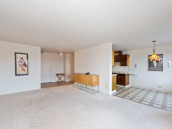3rd image of 6833 N Kedzie Ave APT 507