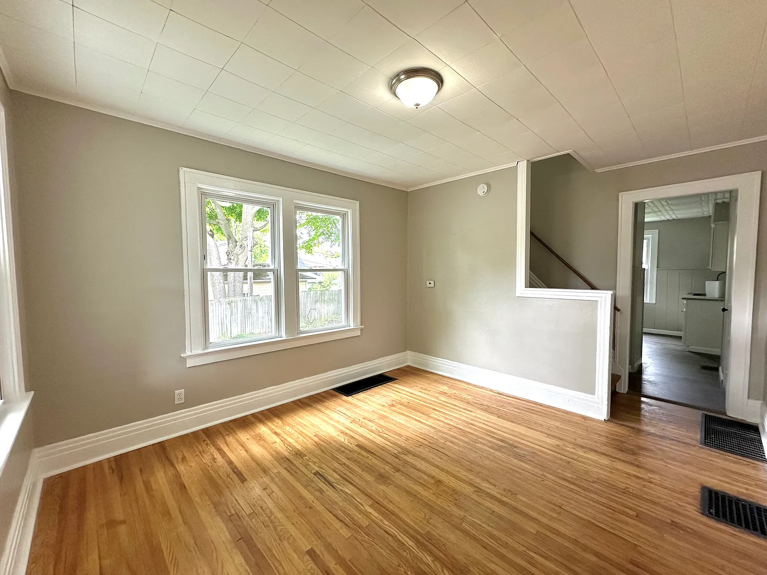 156 Hillendale St — Photo 2