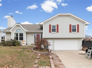 828 Black Oak Dr, Liberty, MO 64068