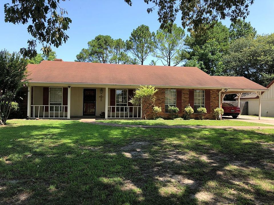 1st image of 596 Lake Manor Dr