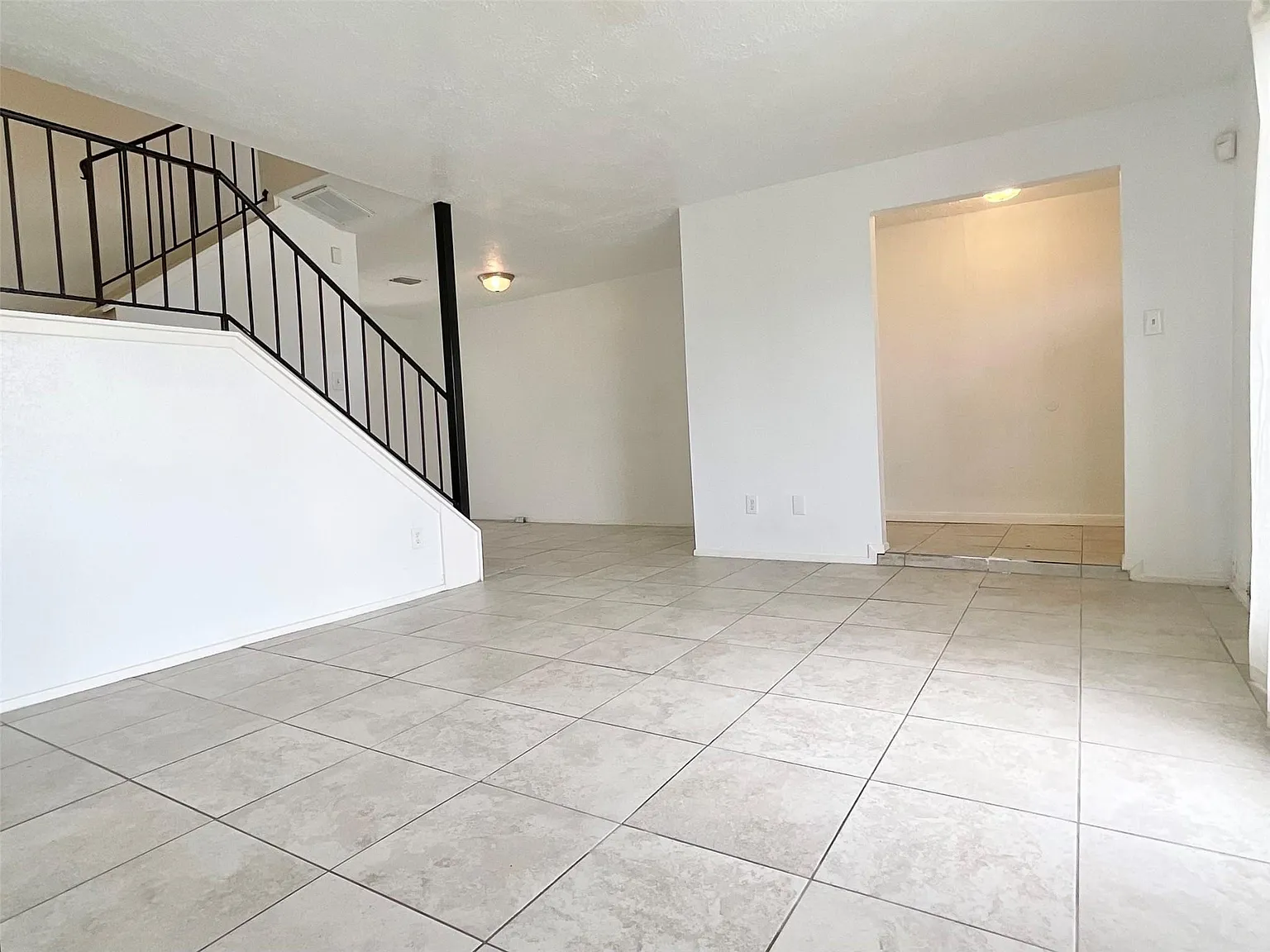 3 bed, 3.0 bath, 1728 sqft, $1,550 — Photo 4