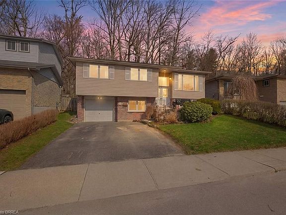 3rd image of 147 Forest Rd