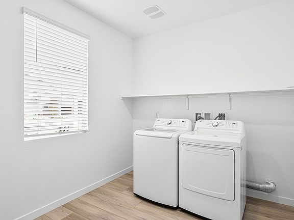 4 web or mls Lennar 307 Sam Way 04