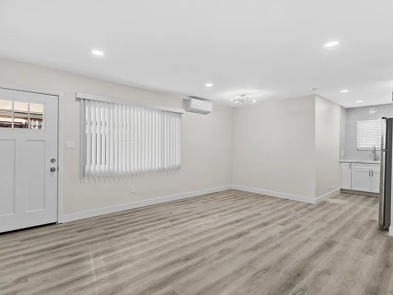 3823 Marlborough Ave — Photo 4