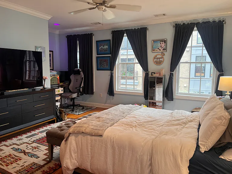 411 E Hull St — Photo 13