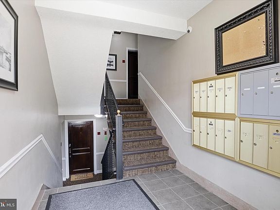 3rd image of 820B S Washington St #125