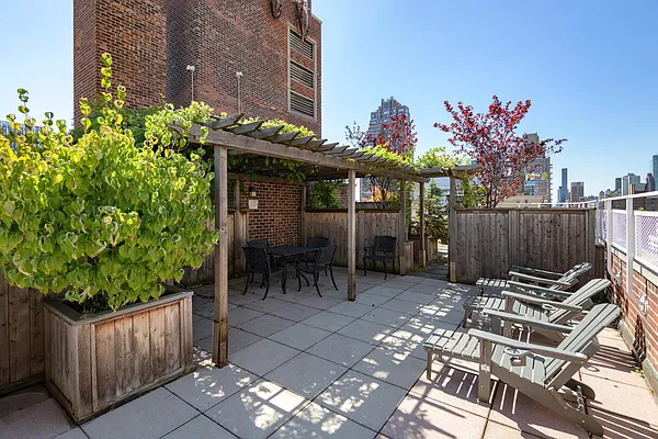 Sold by Nest Seekers International | media 10