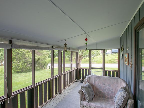 4th image of 91 Tulip Grove Cir APT 8
