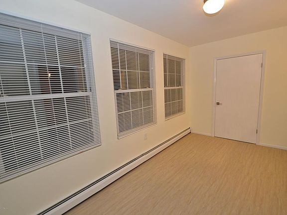 4th image of 10 Niagara Dr