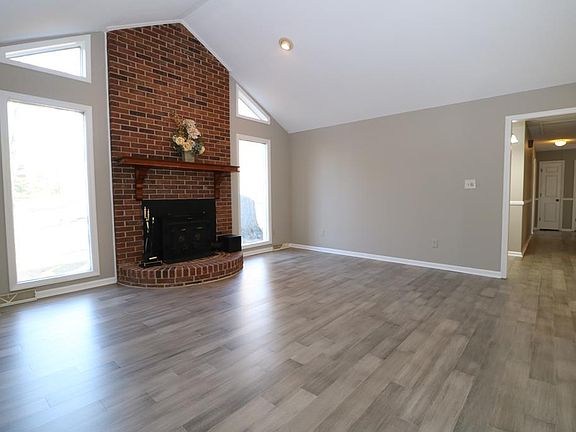 3rd image of 111 Westview St