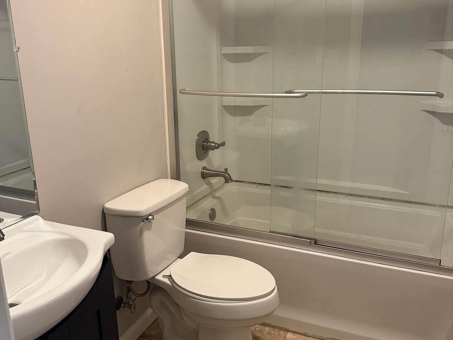 3 bed, 1.5 bath, 1100 sqft, $1,100 — Photo 2