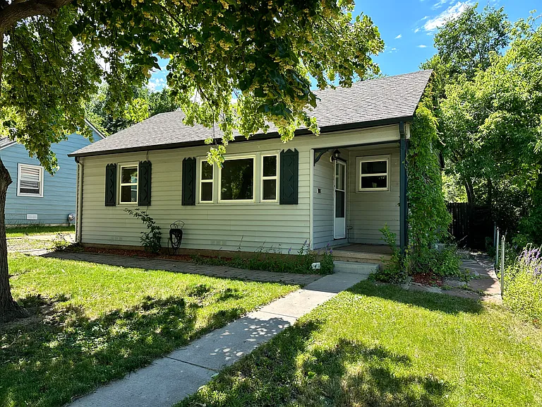 2633 S Race St — Photo 2