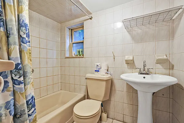 Bathroom, photo 2