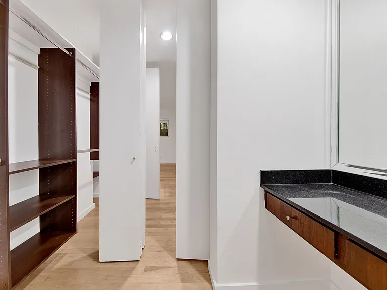 1147 N Clark St #206 — Photo 37
