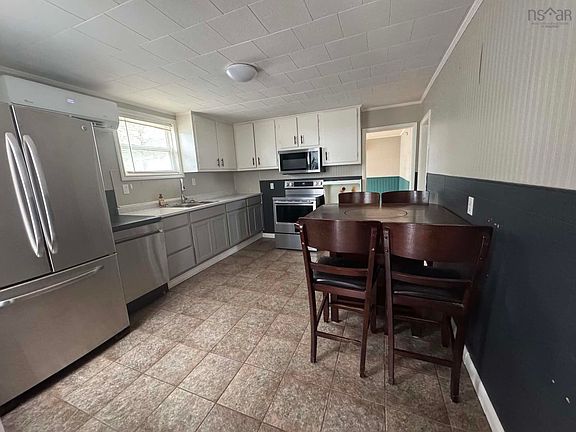 4th image of 1057 George St