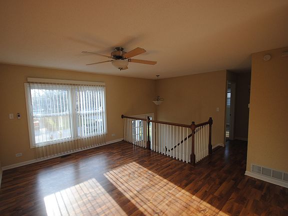 4th image of 381 Birchwood Dr