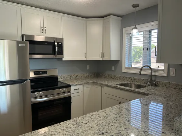 728 Beverage Hill Ave APT 35, Pawtucket, RI 02861