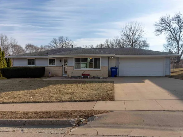 400 Maplewood Ct, Dubuque, IA 52001