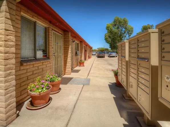 University Lee Apartments