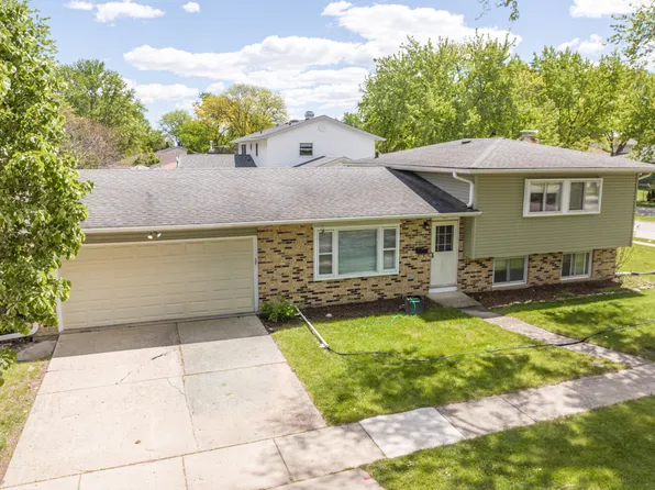 425 Lisa Ln, Streamwood, IL 60107