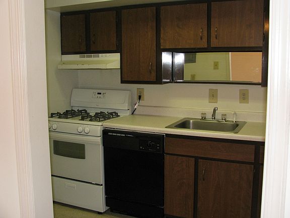 3rd image of 138 Hessian Hills Cir #138-3
