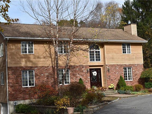 2nd image of 90 Maple Wood Dr