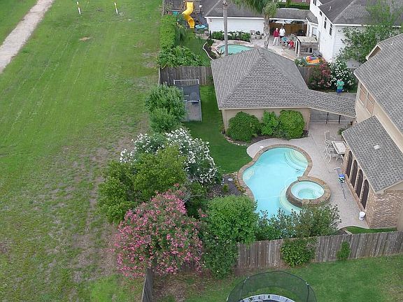 5th image of 3606 Pine Tree Dr