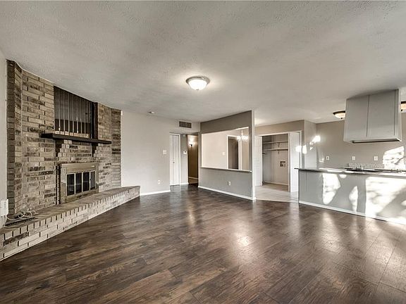 3rd image of 10003 Deer Hollow Dr