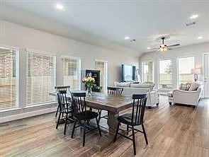 114 Chinaberry Bnd — Photo 4