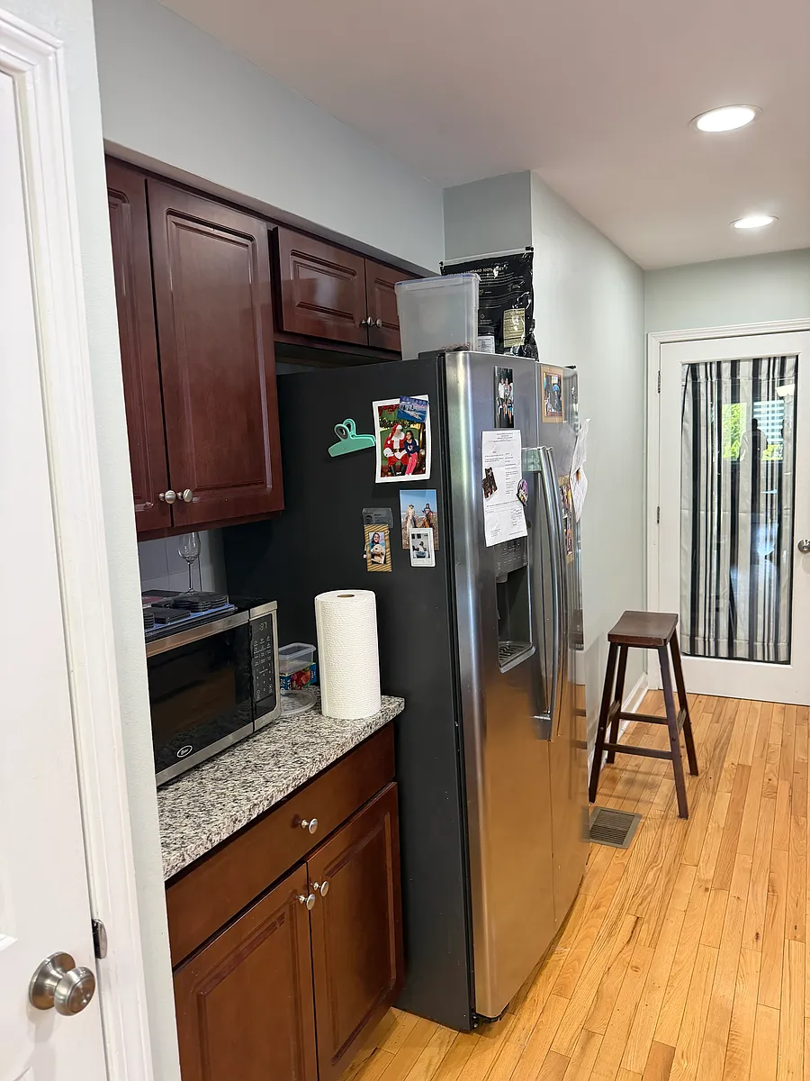 Building Photo - 5515 W Sunnyside Ave #2