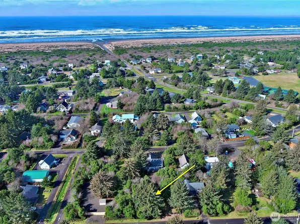153 S Oar Loop SW, Ocean Shores, WA 98569