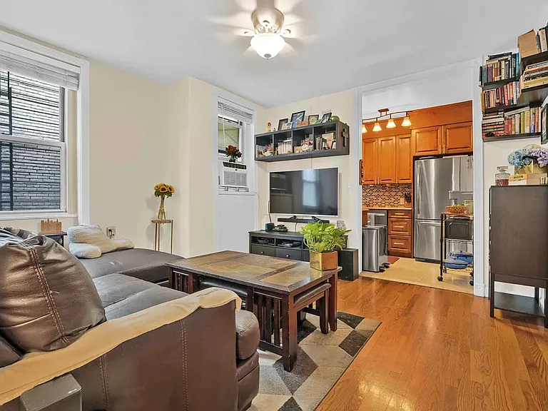 21-37 33rd St #1C — Photo 3