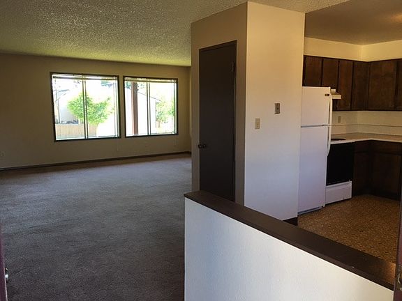 3rd image of 3024 Maryland St APT 12