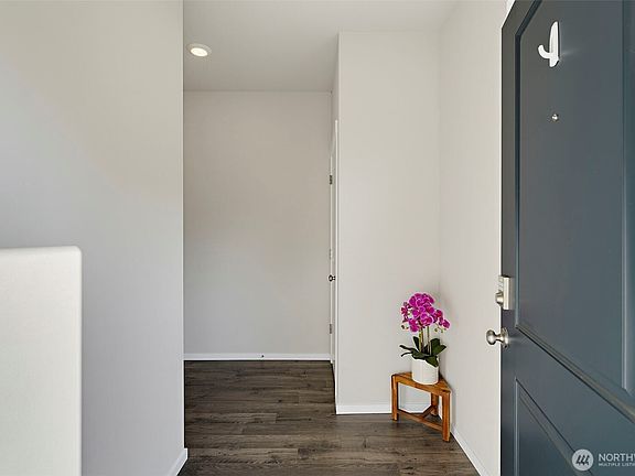 2nd image of 6559 Randolph Drive NE