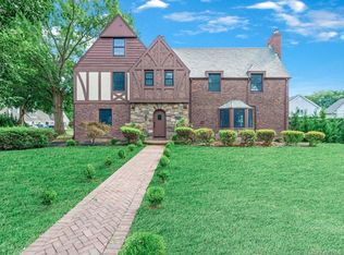 236 Stewart Ave, Garden City, NY 11530