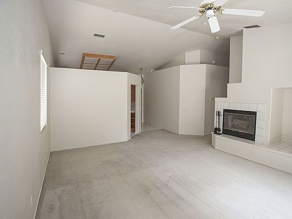 3rd image of 1427 Linfield Dr