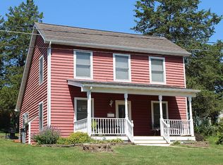 231 S Hickory St, Galena, IL 61036