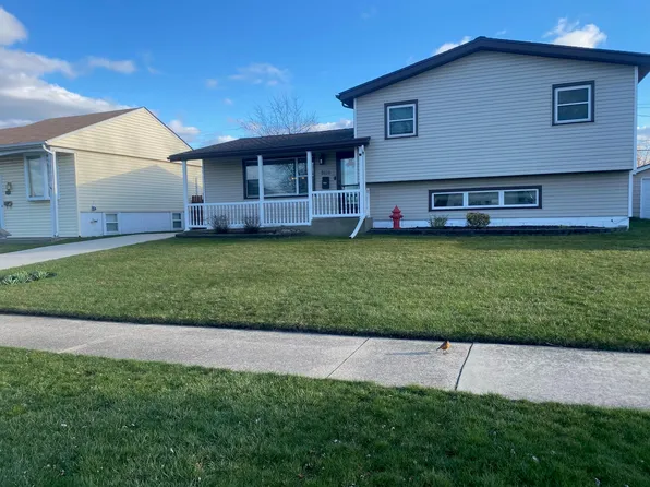 3110 Farmer Dr, Highland, IN 46322